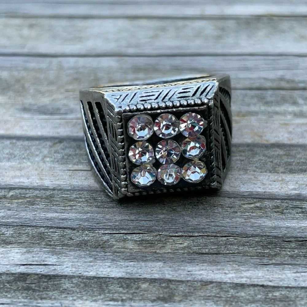 Men Ring Silver Tone Antique Style Crystal Accent Men Fashion Jewelry Size 8.5 - Picture 2 of 11